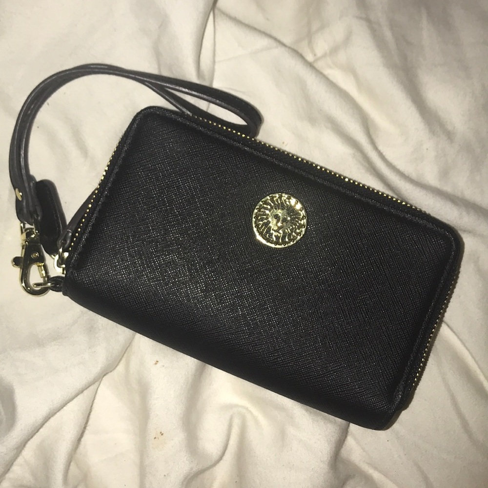 Black wristlet